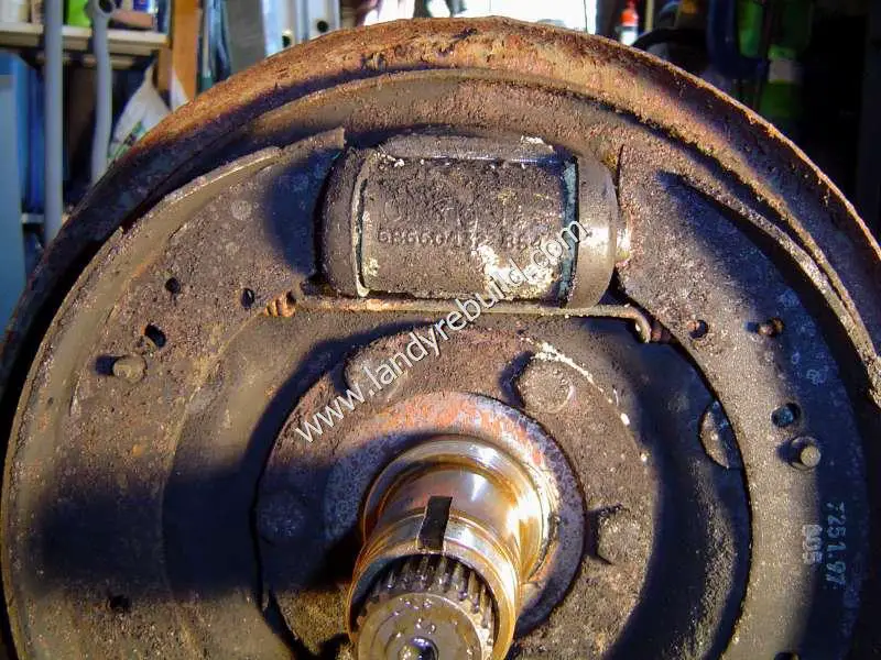 Rear brake slave cylinder